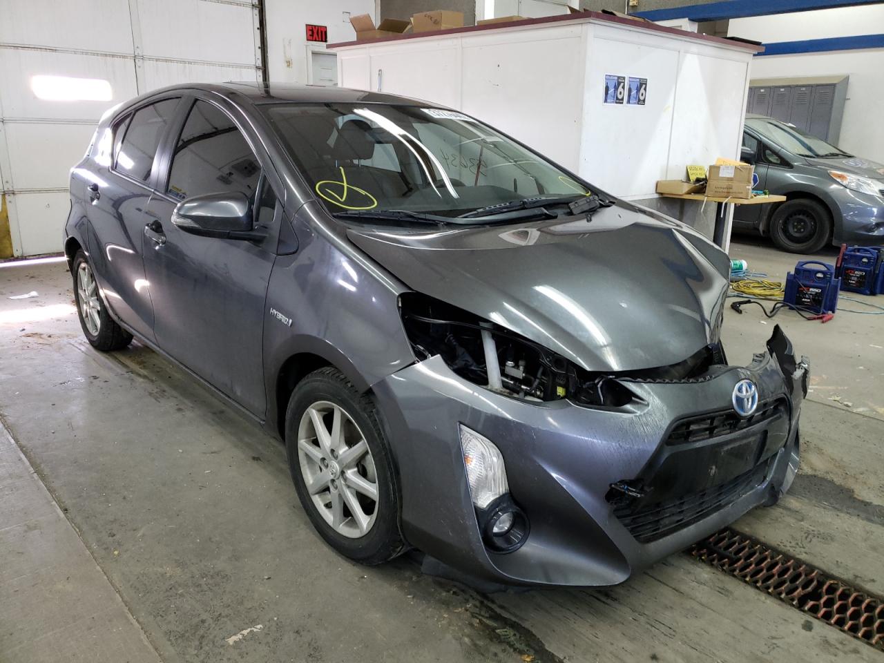 TOYOTA PRIUS C 2015 with VIN JTDKDTB33F1102398 - Photo from auction