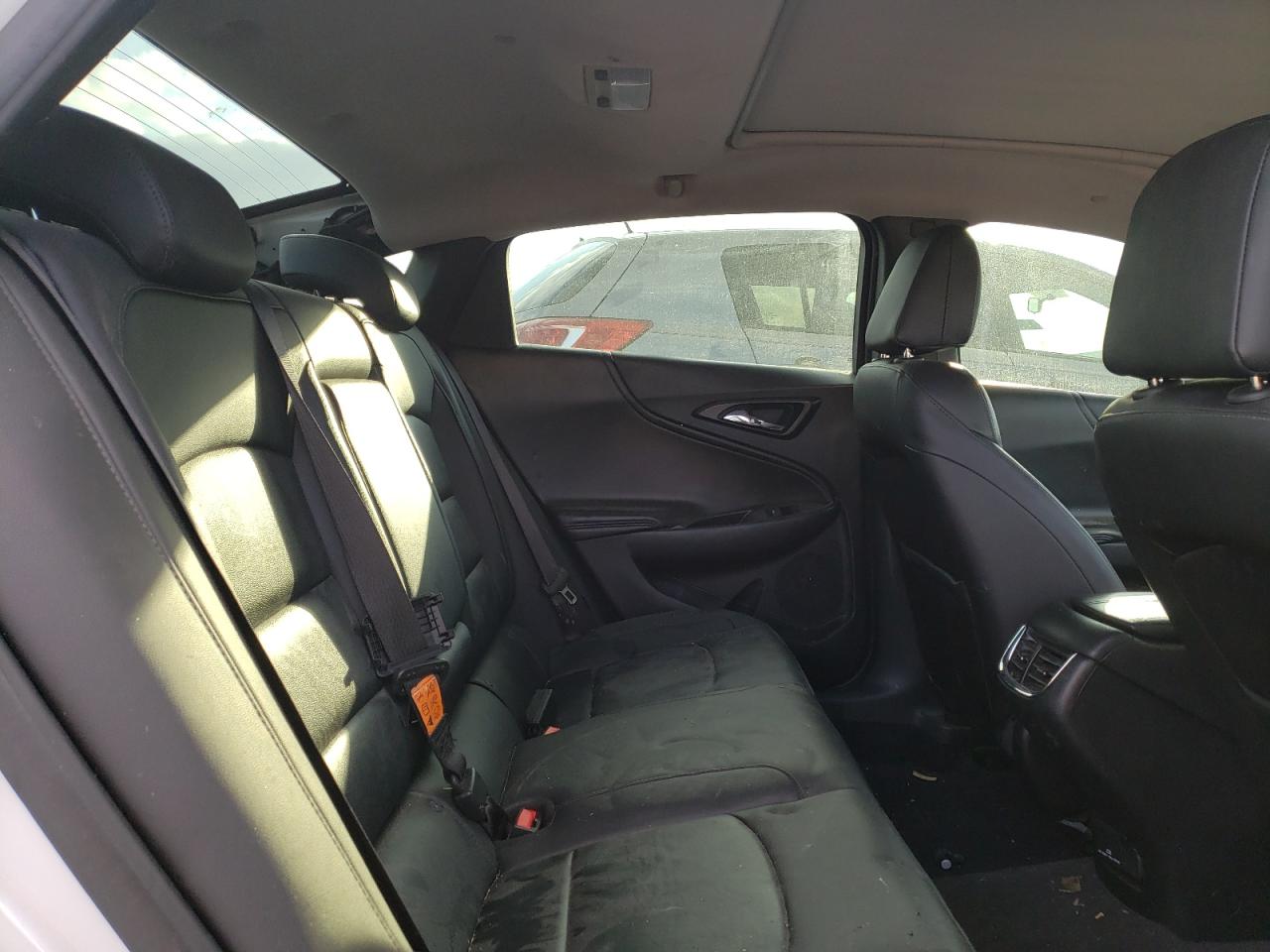 Photo 6 from auction – 2018 CHEVROLET MALIBU LT with VIN 1G1ZD5ST1JF236552