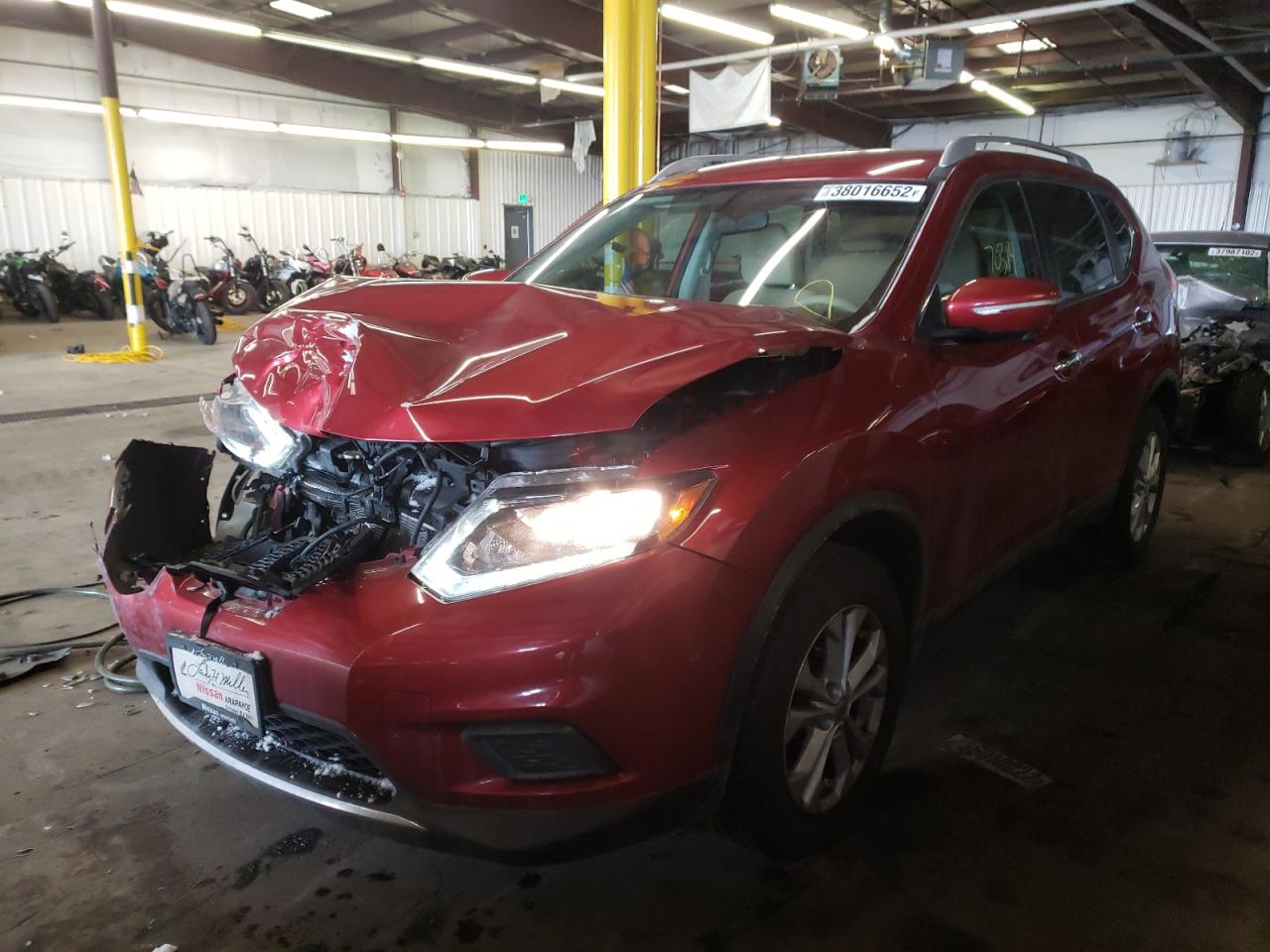 Photo 2 from auction – 2015 NISSAN ROGUE S with VIN KNMAT2MV2FP592482