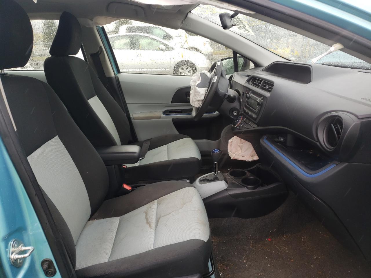 Photo 5 from auction – 2013 TOYOTA PRIUS C with VIN JTDKDTB33D1052924