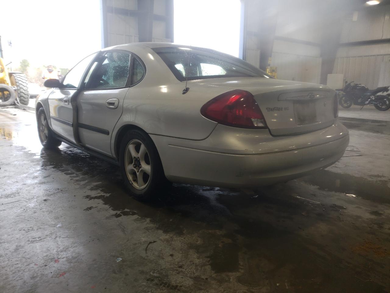 Photo 3 from auction – 2001 FORD TAURUS SE with VIN 1FAFP53U61A155395