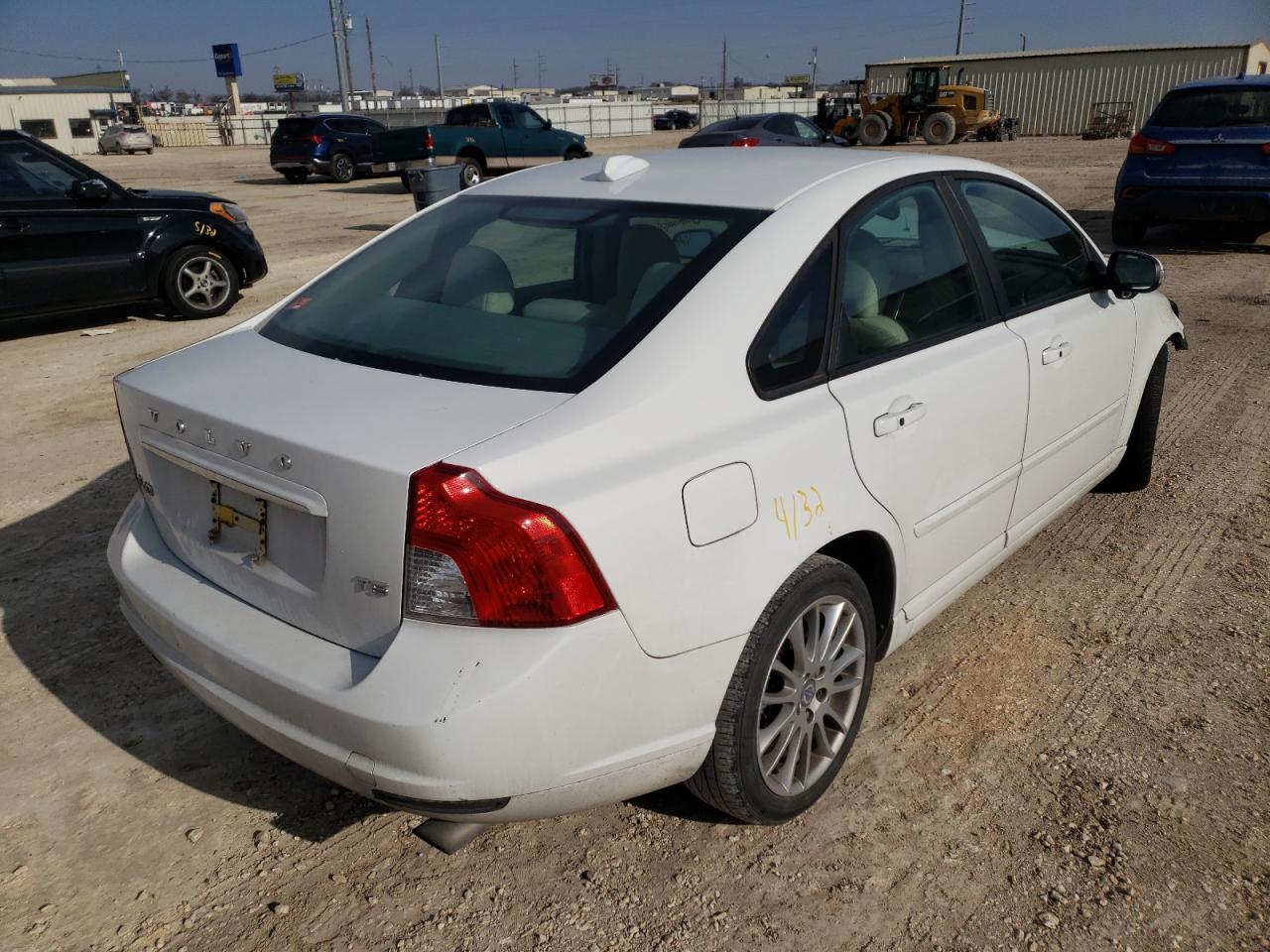 Photo 4 from auction – 2011 VOLVO S40 T5 with VIN YV1672MS9B2550165