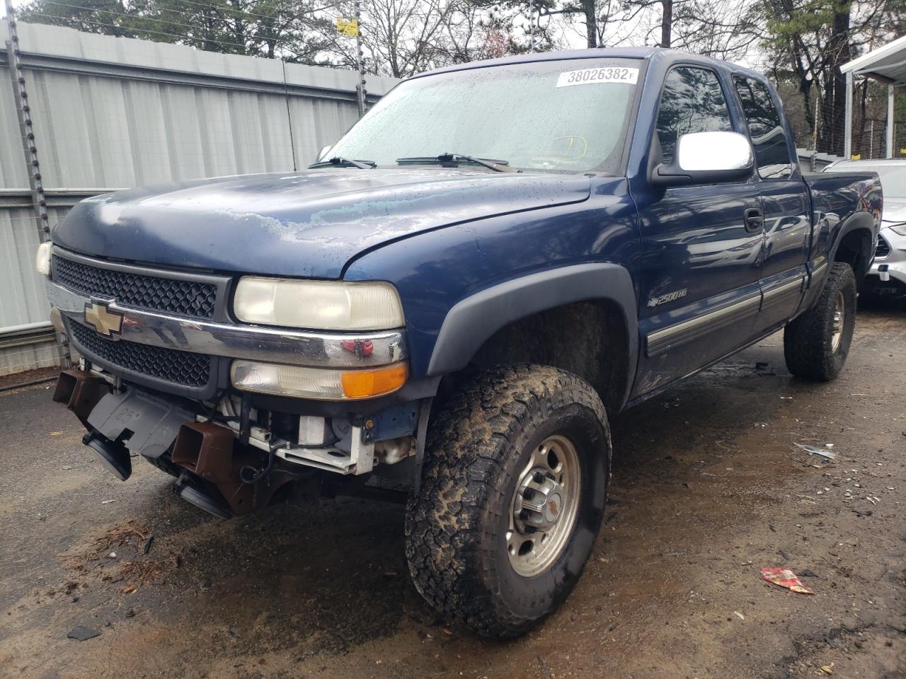 Фото 2 с аукциона – 2002 CHEVROLET SILVERADO с VIN 1GCHK29G22E106447