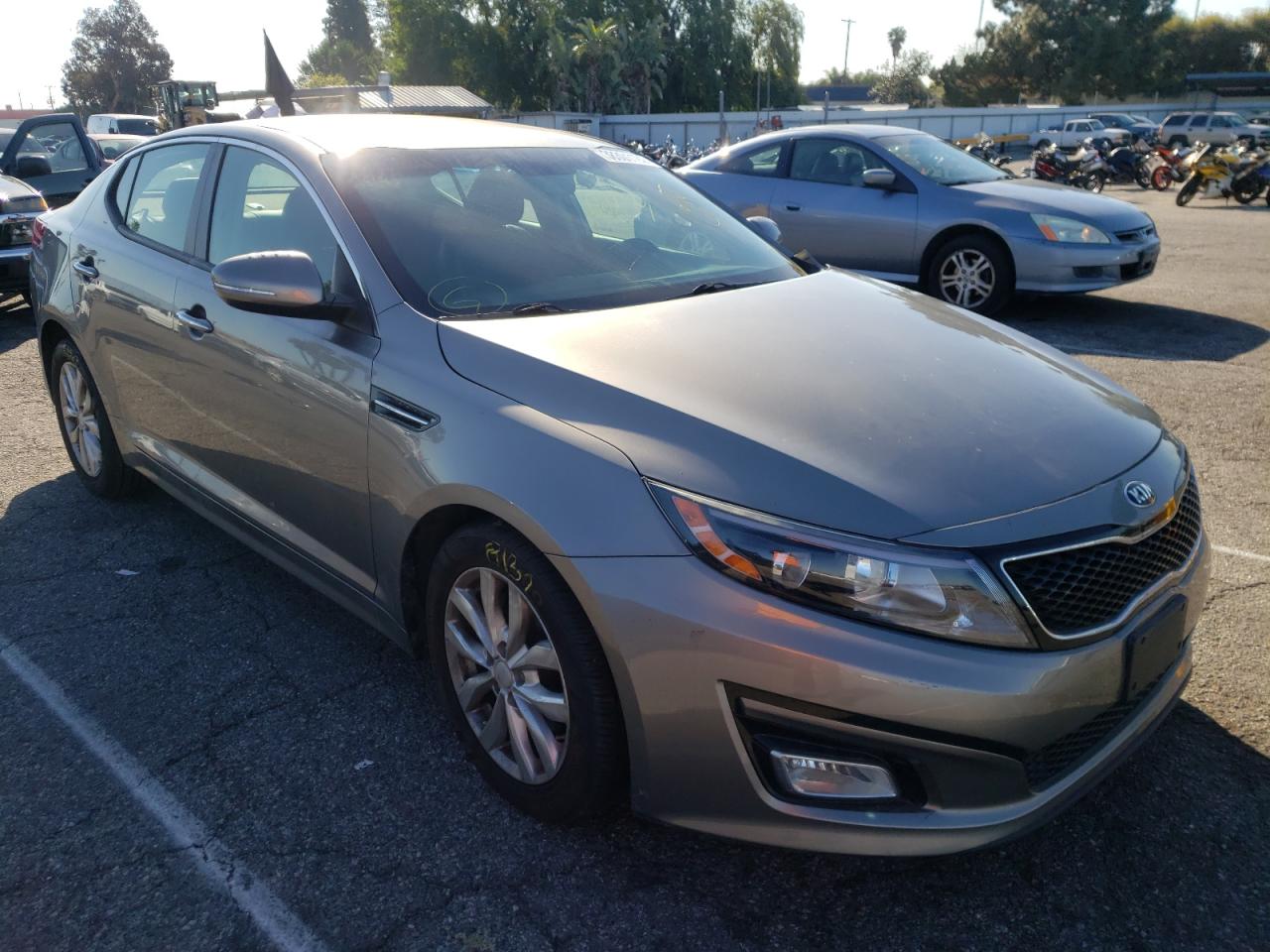 KIA OPTIMA EX 2015 مع رقم تعريف المركبة 5XXGN4A72FG510960 - صورة من المزاد