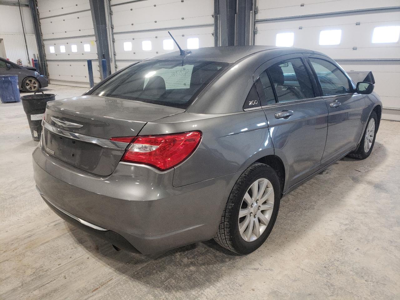 Photo 4 from auction – 2013 CHRYSLER 200 TOURIN with VIN 1C3CCBBB8DN615181