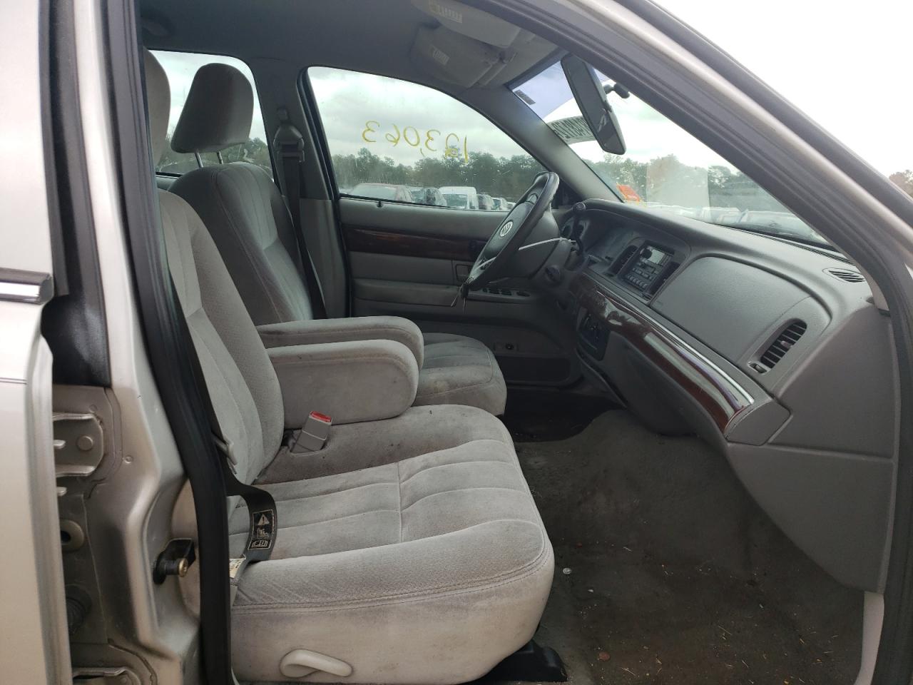 Photo 5 from auction – 2003 MERCURY GRAND MARQ with VIN 2MEFM74W63X682831