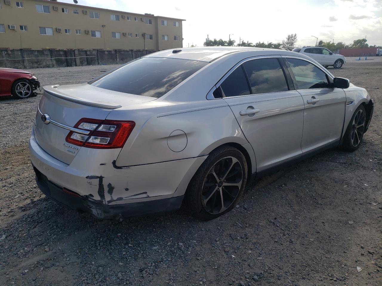 Photo 4 from auction – 2014 FORD TAURUS LIM with VIN 1FAHP2F91EG137520