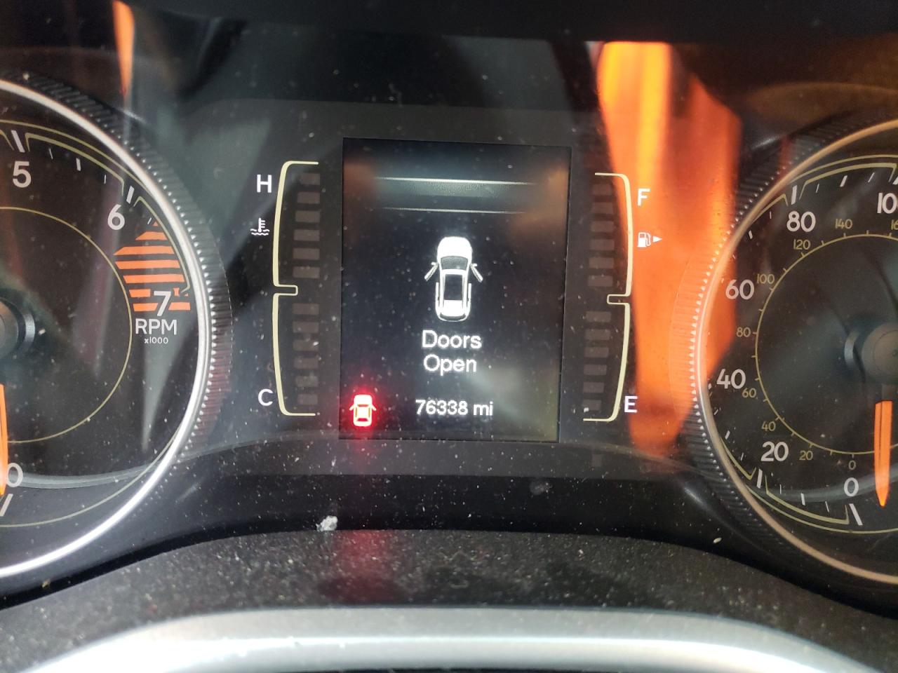 Photo 8 from auction – 2018 JEEP CHEROKEE L with VIN 1C4PJLLB5JD533787