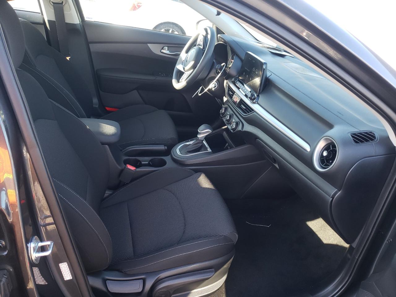 Photo 5 from auction – 2021 KIA FORTE FE with VIN 3KPF24AD6ME391567