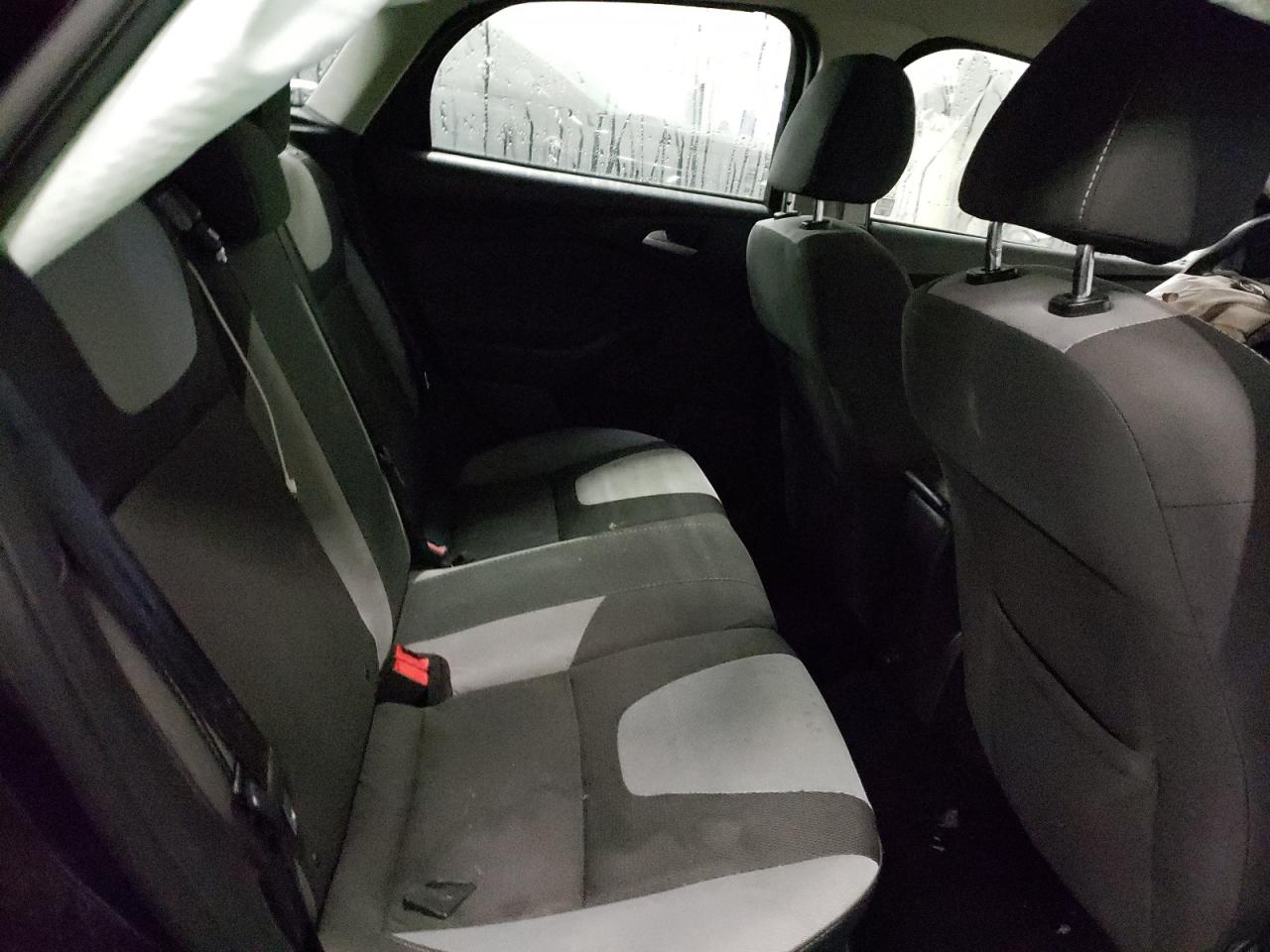 Zdjęcie 6 z aukcji – 2014 FORD FOCUS SE z VIN 1FADP3K26EL143768