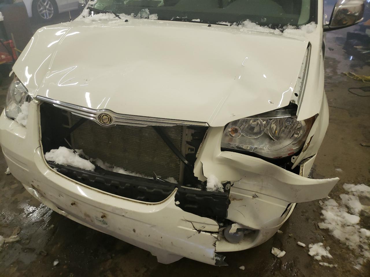 Photo 9 from auction – 2010 CHRYSLER TOWN & COU with VIN 2A4RR5D11AR109744