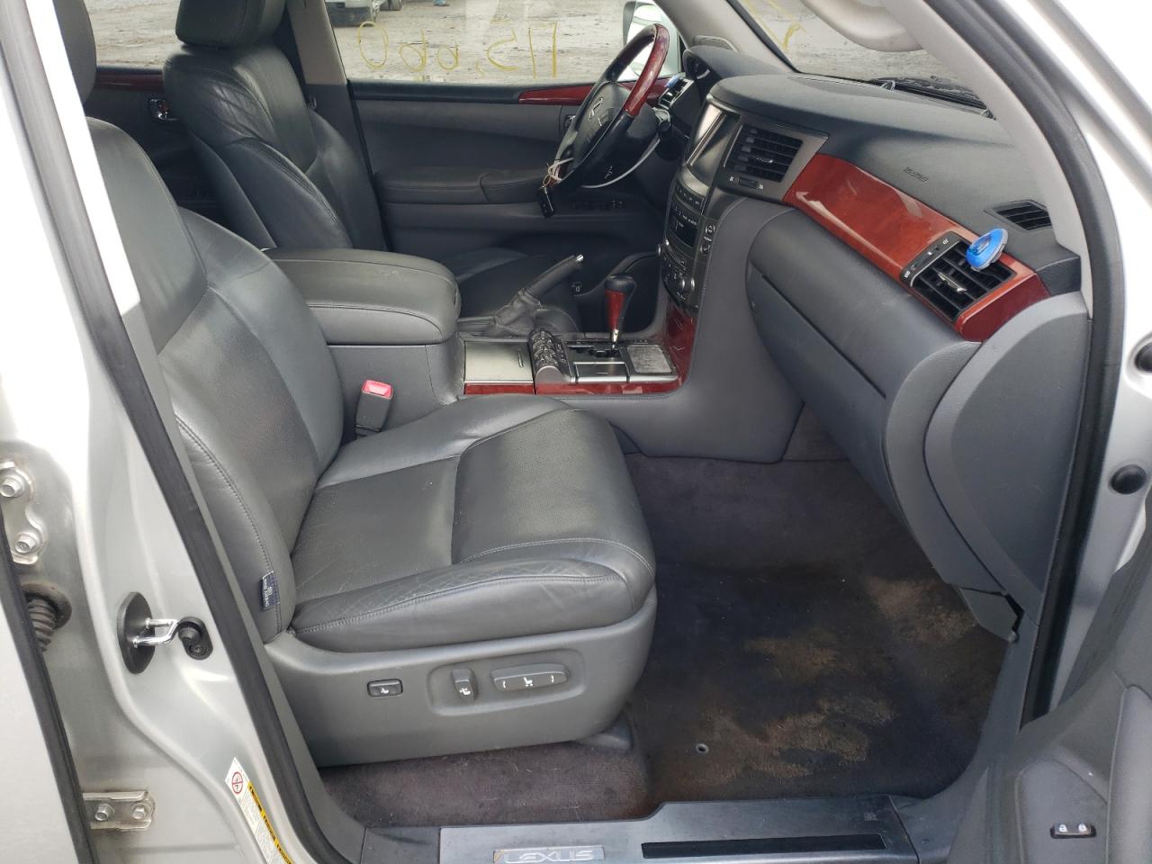 Photo 5 from auction – 2009 LEXUS LX 570 with VIN JTJHY00W494032422