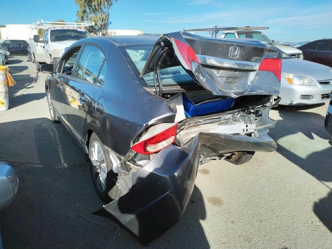 Photo 3 from auction – 2010 HONDA CIVIC EX with VIN 19XFA1F88AE035551