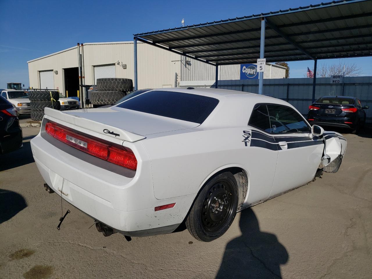 Photo 4 from auction – 2014 DODGE CHALLENGER with VIN 2C3CDYAGXEH203982