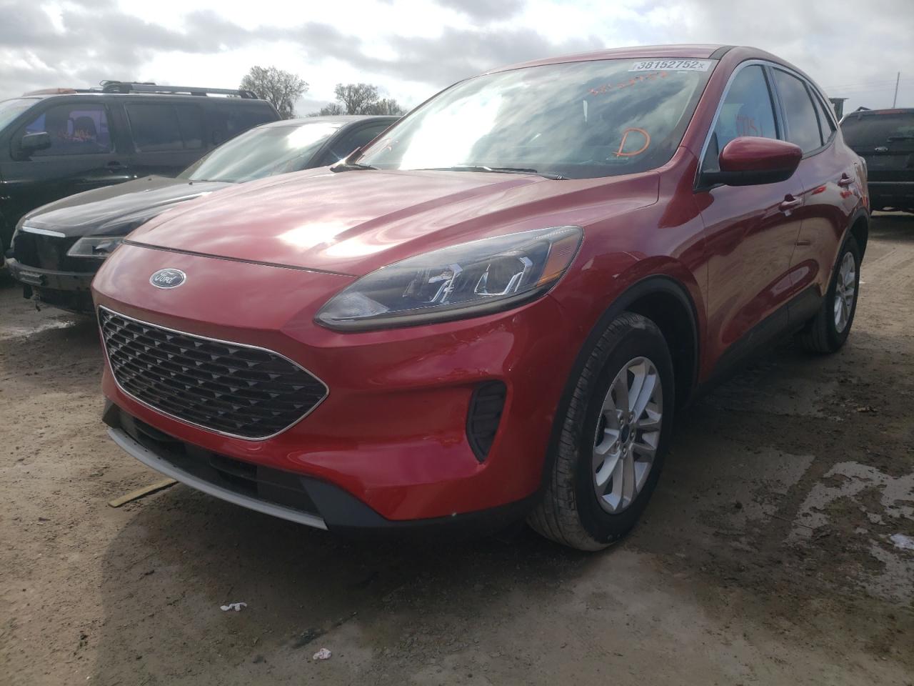 Photo 2 from auction – 2020 FORD ESCAPE SE with VIN 1FMCU0G67LUA93880