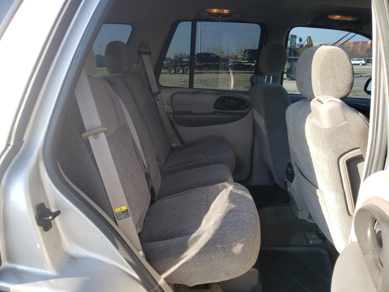 Photo 6 from auction – 2004 CHEVROLET TRAILBLAZE with VIN 1GNDT13S842124773