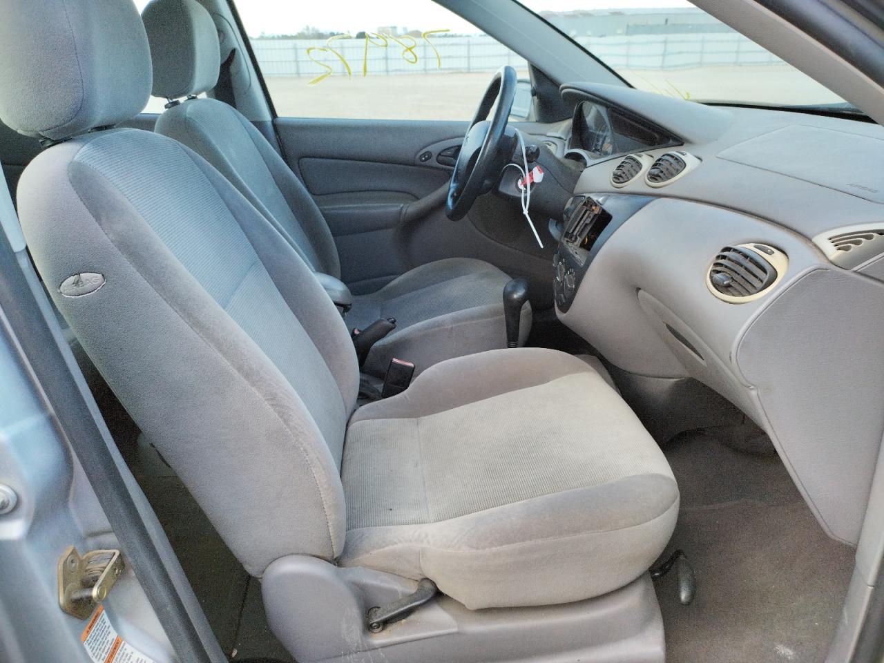 Photo 5 from auction – 2002 FORD FOCUS SE with VIN 1FAHP36332W234754