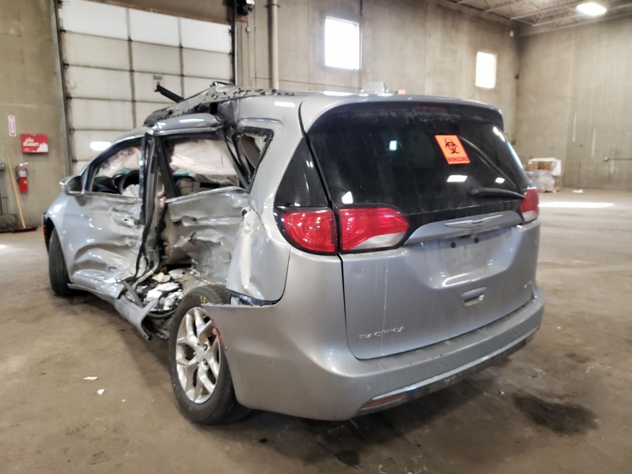 Photo 3 from auction – 2017 CHRYSLER PACIFICA L with VIN 2C4RC1GG1HR620414