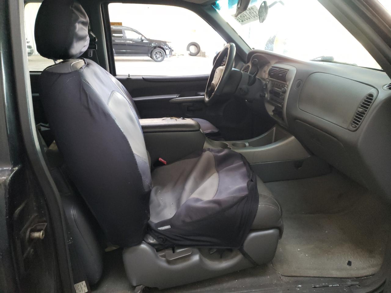 Photo 5 from auction – 2001 FORD EXPLORER S with VIN 1FMYU70EX1UC88286