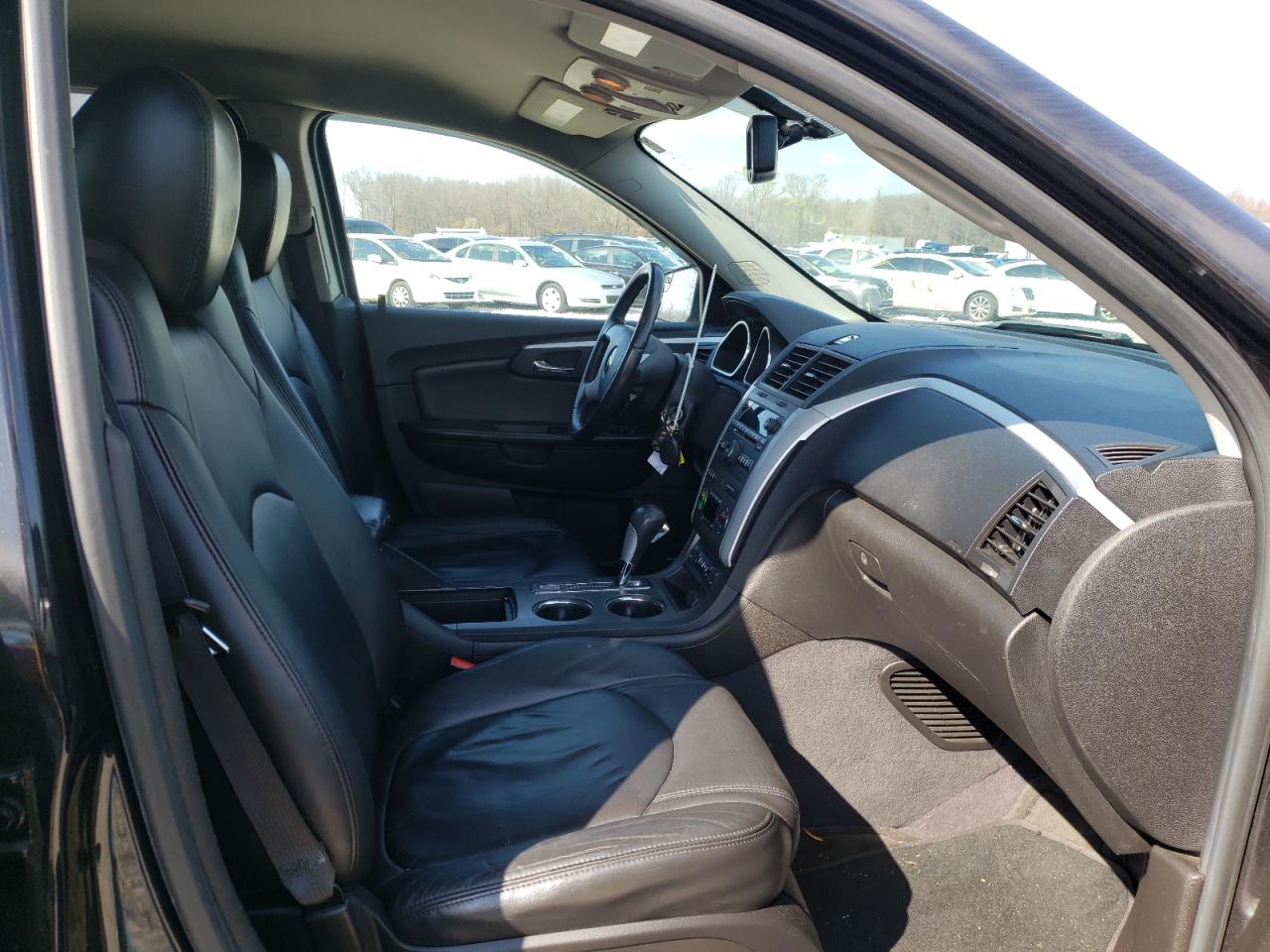 Photo 5 from auction – 2010 CHEVROLET TRAVERSE L with VIN 1GNLRGED6AJ234461