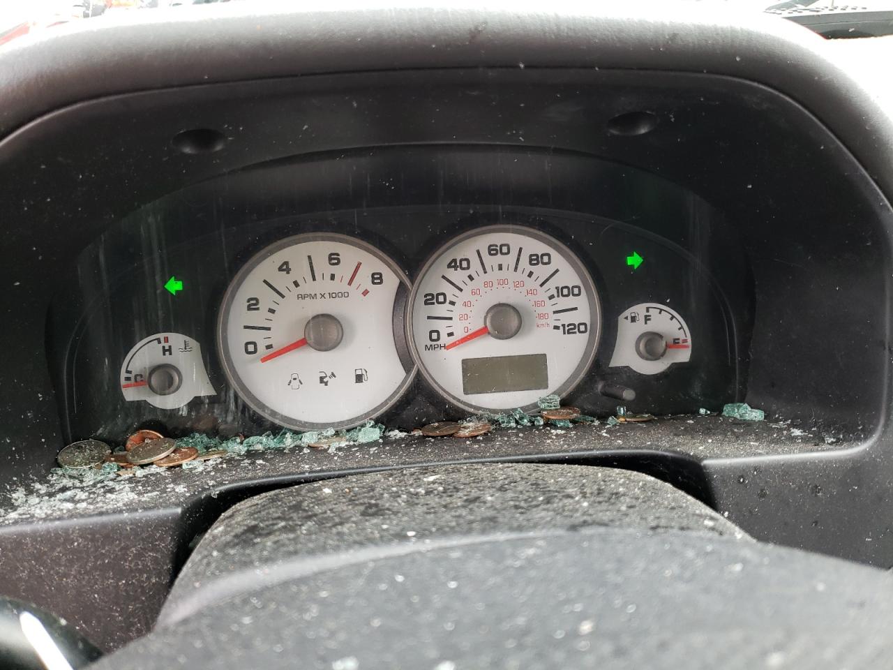 Photo 8 from auction – 2005 FORD ESCAPE XLS with VIN 1FMYU02Z75KB75937