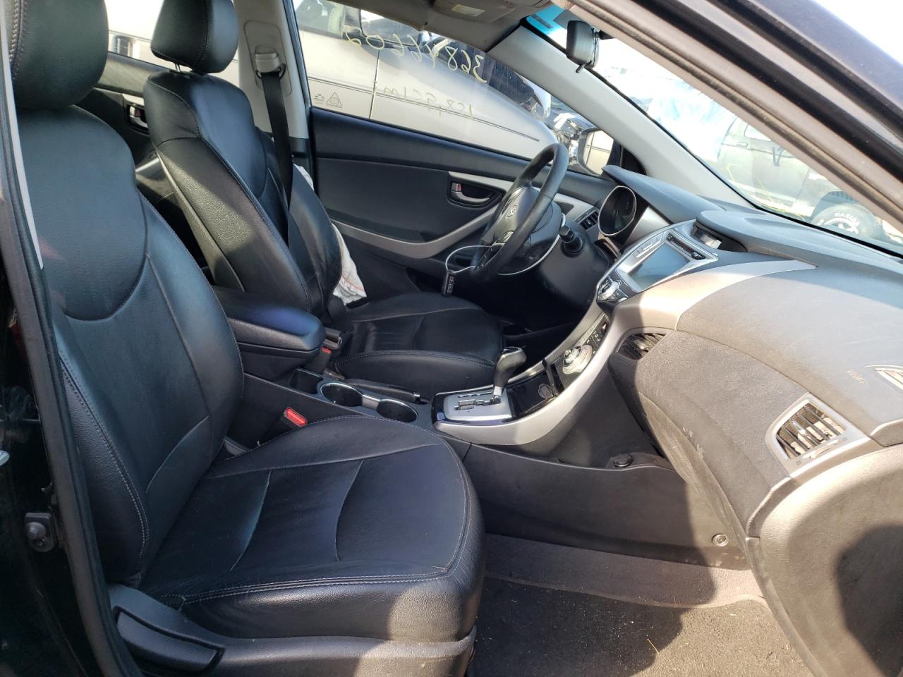 Photo 5 from auction – 2012 HYUNDAI ELANTRA GL with VIN 5NPDH4AE0CH116723