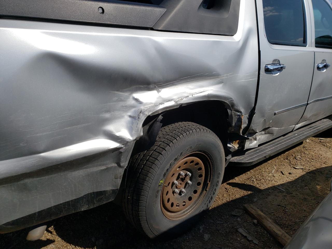 Photo 9 from auction – 2010 CHEVROLET AVALANCHE with VIN 3GNVKEE09AG224068