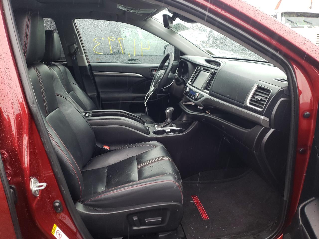Photo 5 from auction – 2019 TOYOTA HIGHLANDER with VIN 5TDJZRFH1KS975974