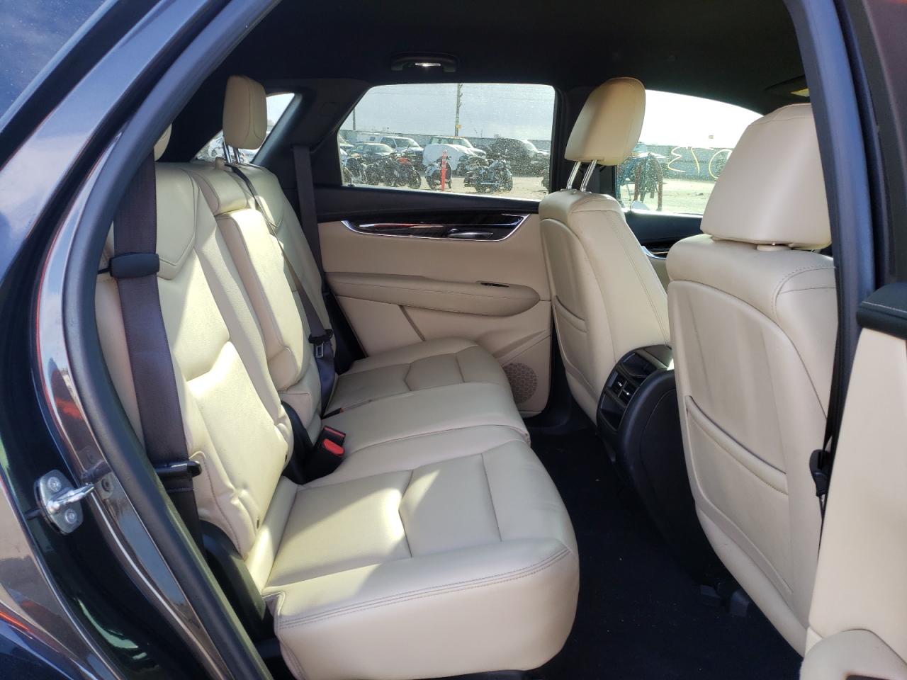 Photo 6 from auction – 2017 CADILLAC XT5 with VIN 1GYKNARS2HZ106567