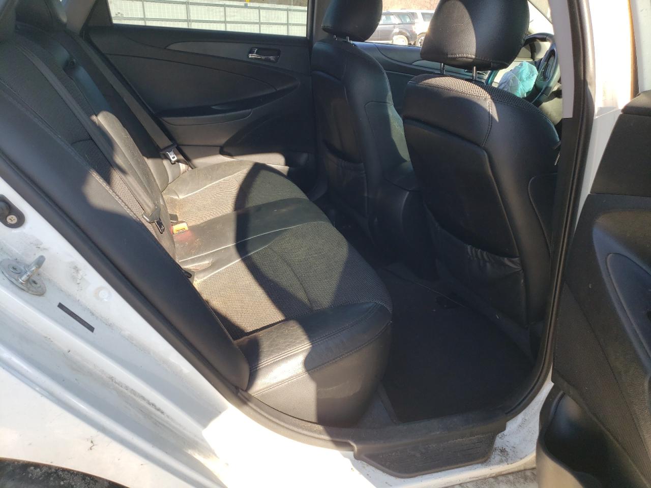 Photo 6 from auction – 2011 HYUNDAI SONATA SE with VIN 5NPEC4AC7BH231867