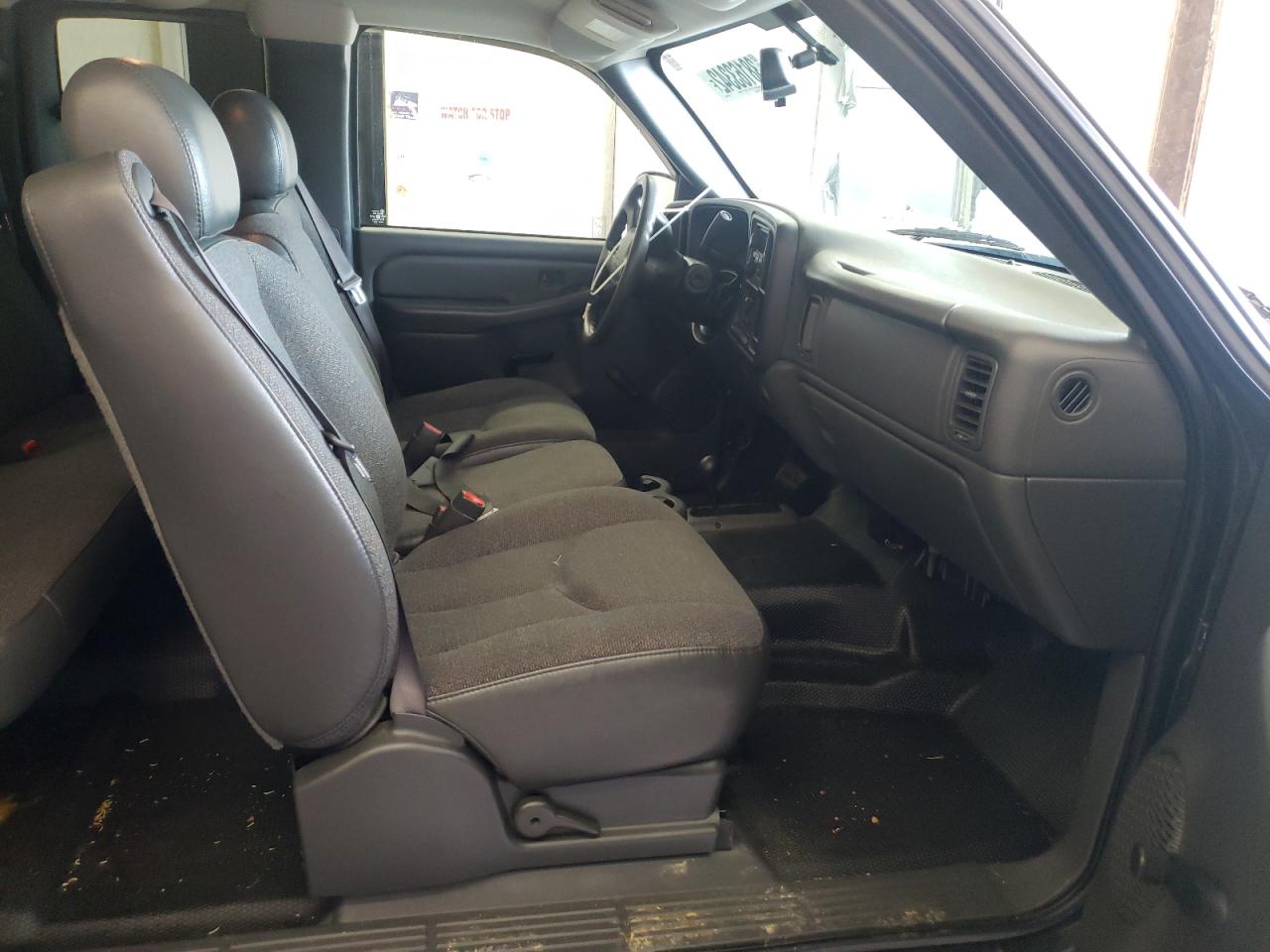 Photo 5 from auction – 2004 CHEVROLET SILVERADO with VIN 1GCEK19T04E286802