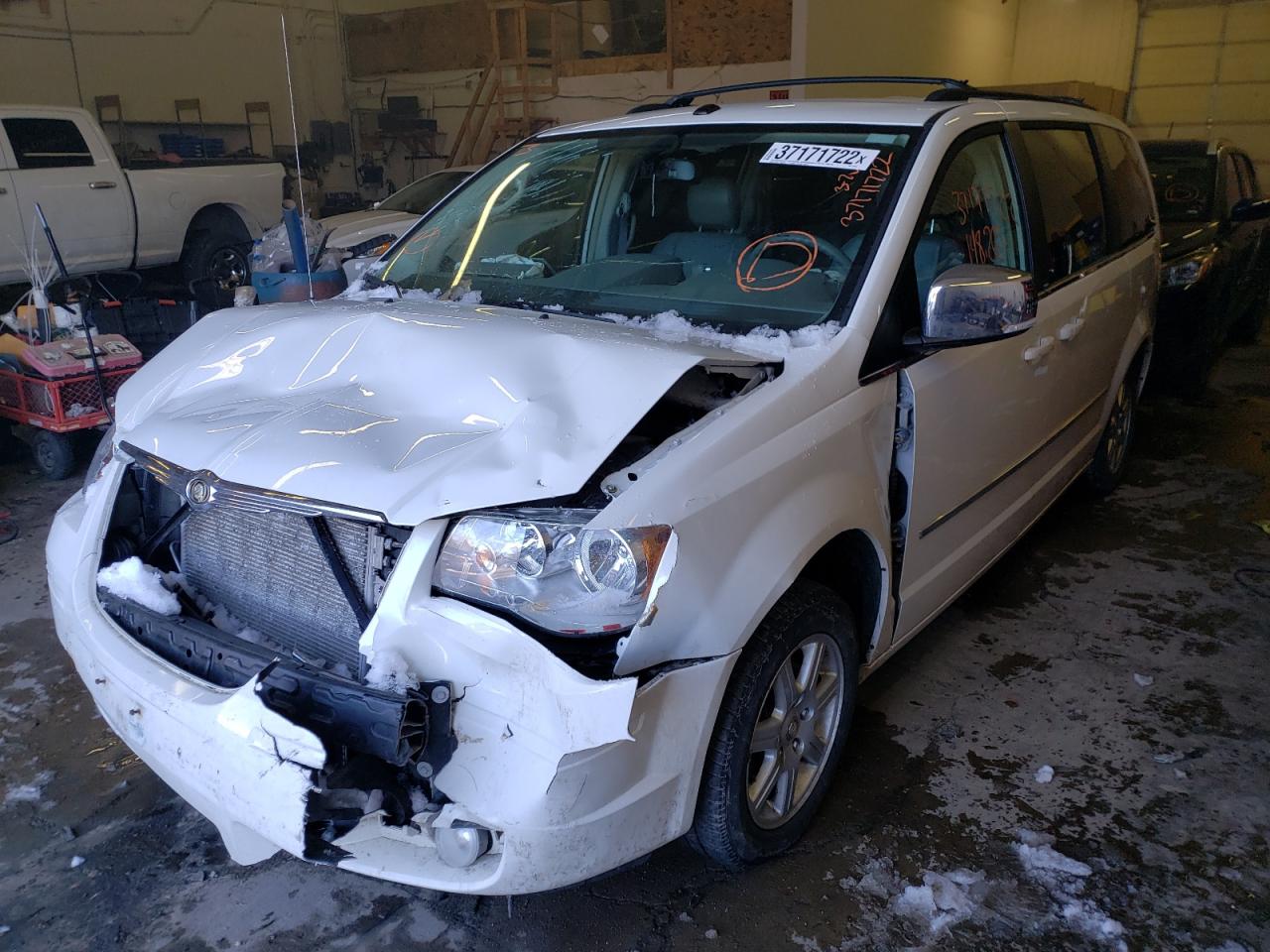Photo 2 from auction – 2010 CHRYSLER TOWN & COU with VIN 2A4RR5D11AR109744