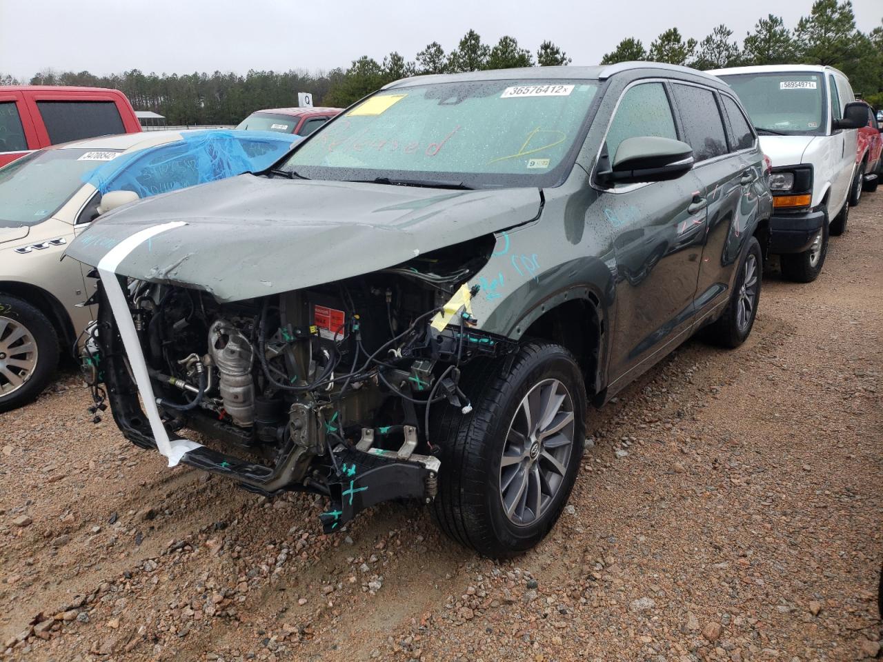 Photo 2 from auction – 2017 TOYOTA HIGHLANDER with VIN 5TDJZRFH4HS455969
