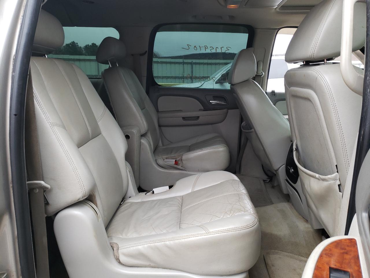 Photo 6 from auction – 2007 CHEVROLET SUBURBAN K with VIN 3GNFK16367G309626