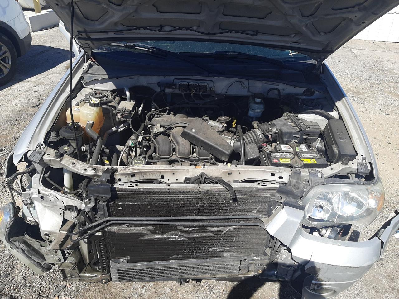 Photo 7 from auction – 2006 FORD ESCAPE LIM with VIN 1FMCU94196KB98630