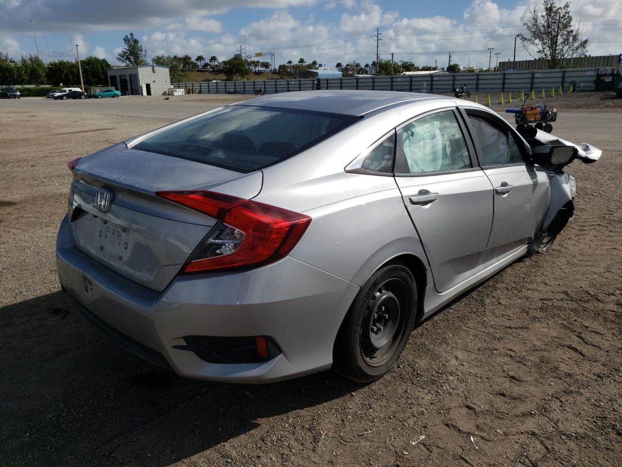 Photo 4 from auction – 2018 HONDA CIVIC LX with VIN 2HGFC2F56JH588713