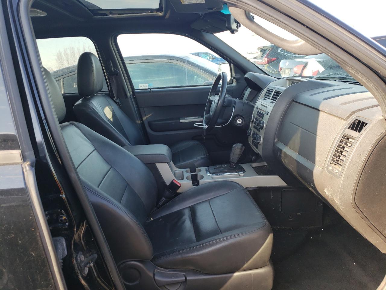 Photo 5 from auction – 2010 FORD ESCAPE XLT with VIN 1FMCU9DG7AKB72329