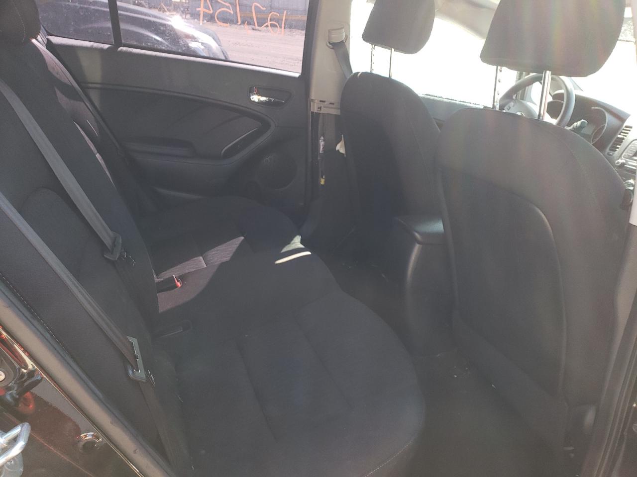 Photo 6 from auction – 2016 KIA FORTE LX with VIN KNAFK4A63G5614811