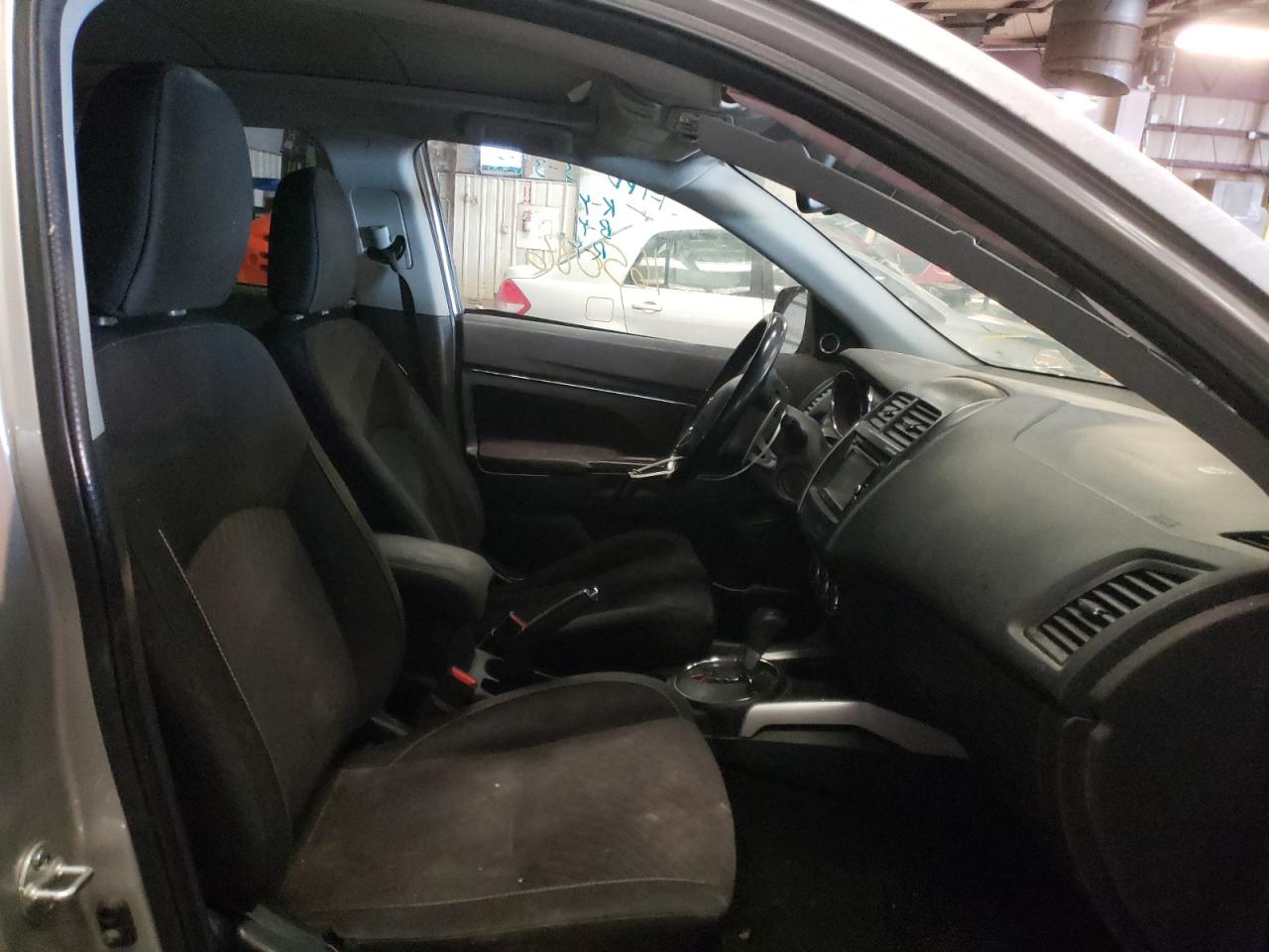 Photo 5 from auction – 2014 MITSUBISHI OUTLANDER with VIN 4A4AP4AU5EE014505