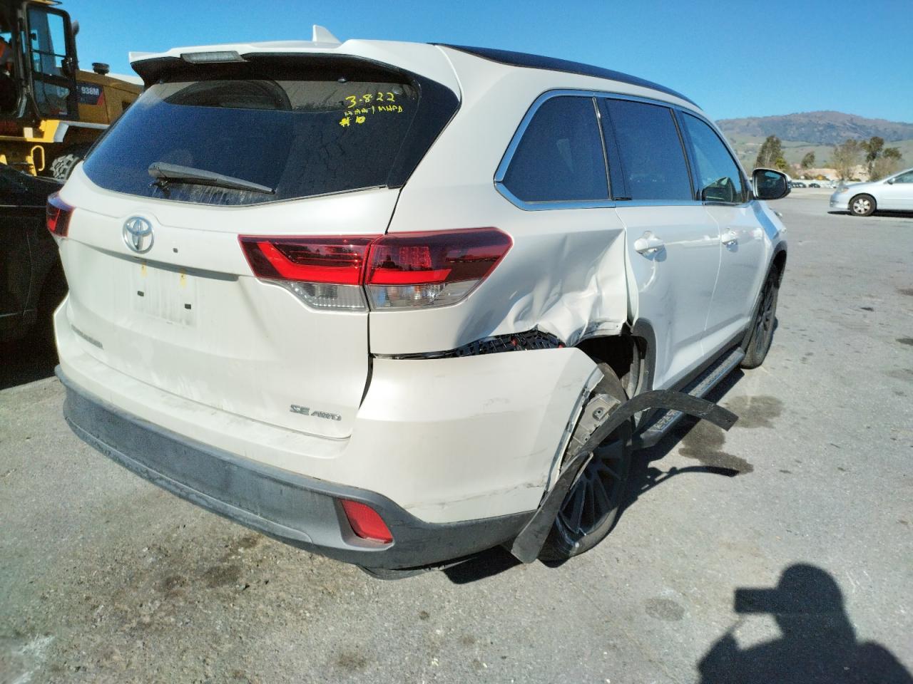 Photo 4 from auction – 2019 TOYOTA HIGHLANDER with VIN 5TDJZRFH0KS626398