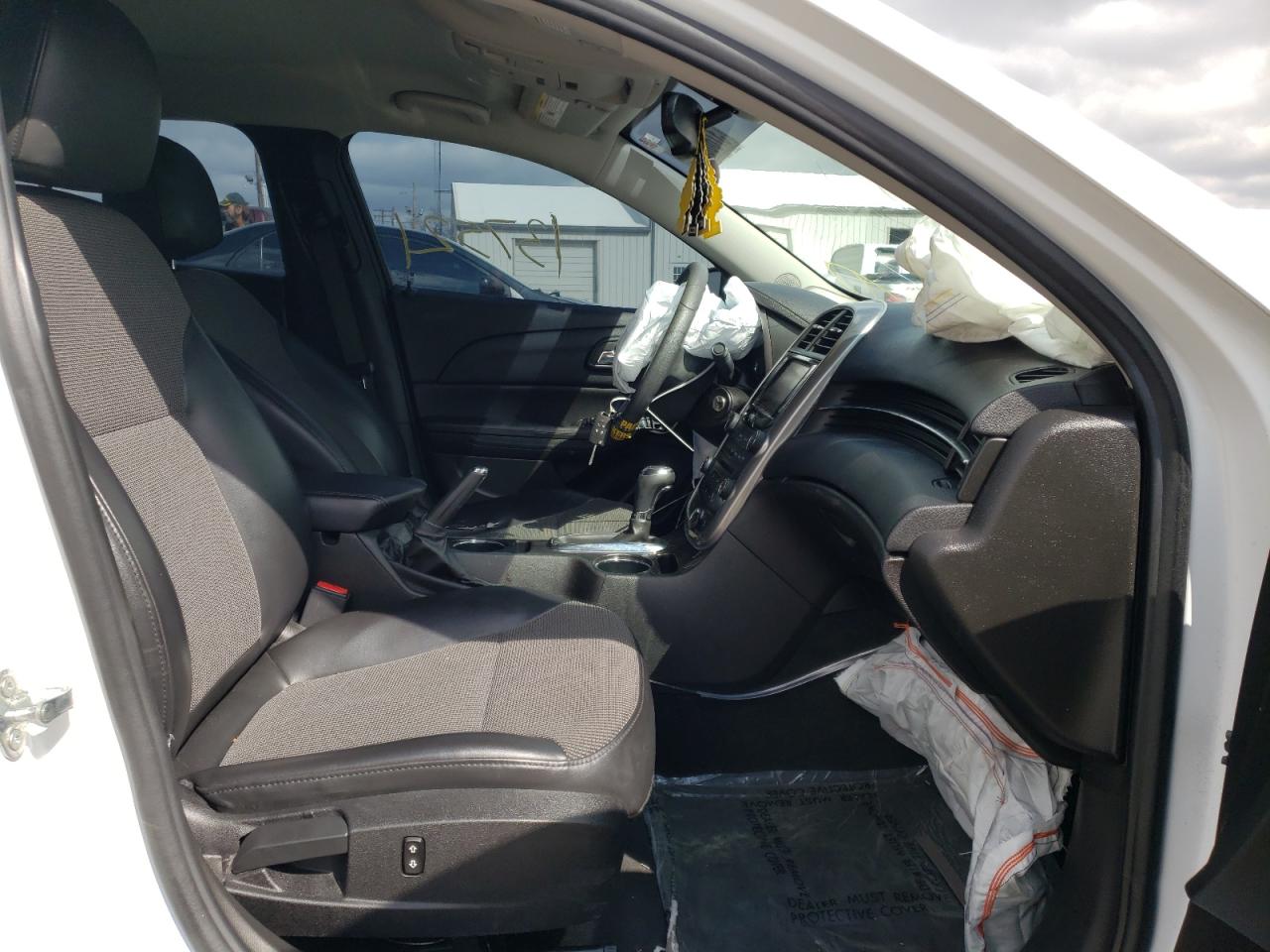 Photo 5 from auction – 2015 CHEVROLET MALIBU 1LT with VIN 1G11C5SLXFF248481