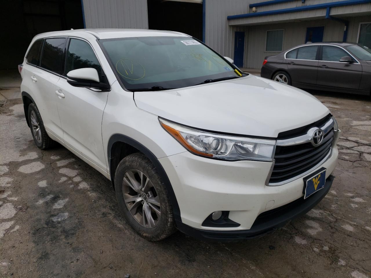 TOYOTA HIGHLANDER 2016 with VIN 5TDBKRFH6GS225065 - Photo from auction
