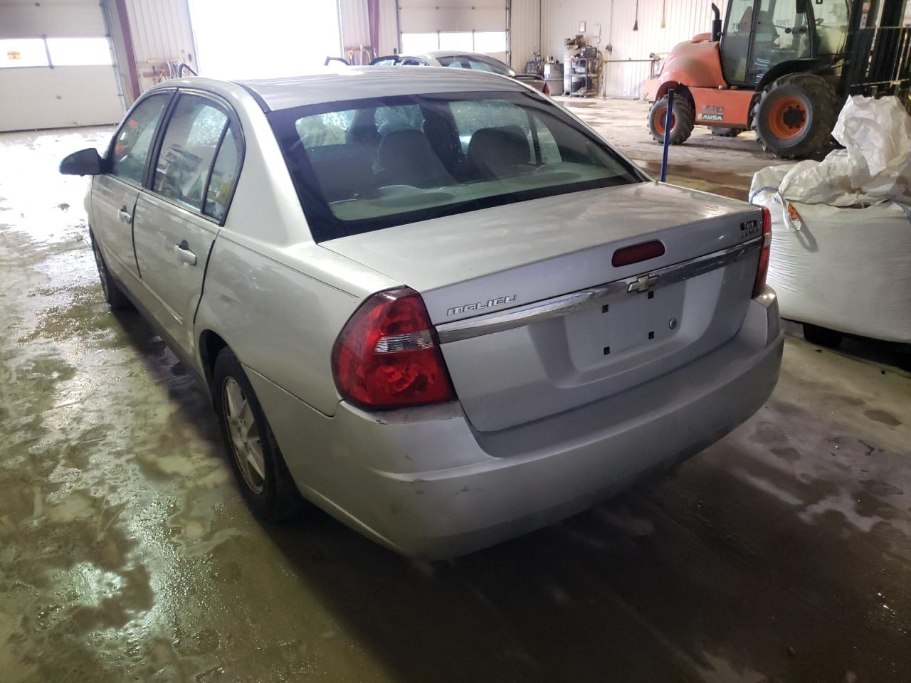Photo 3 from auction – 2005 CHEVROLET MALIBU LS with VIN 1G1ZT52865F329149