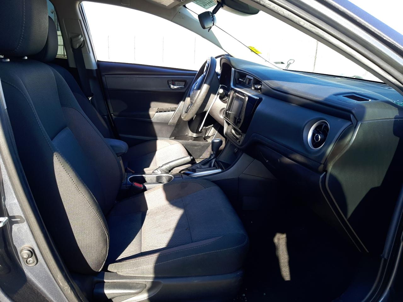 Photo 5 from auction – 2018 TOYOTA COROLLA L with VIN 2T1BURHE2JC035955