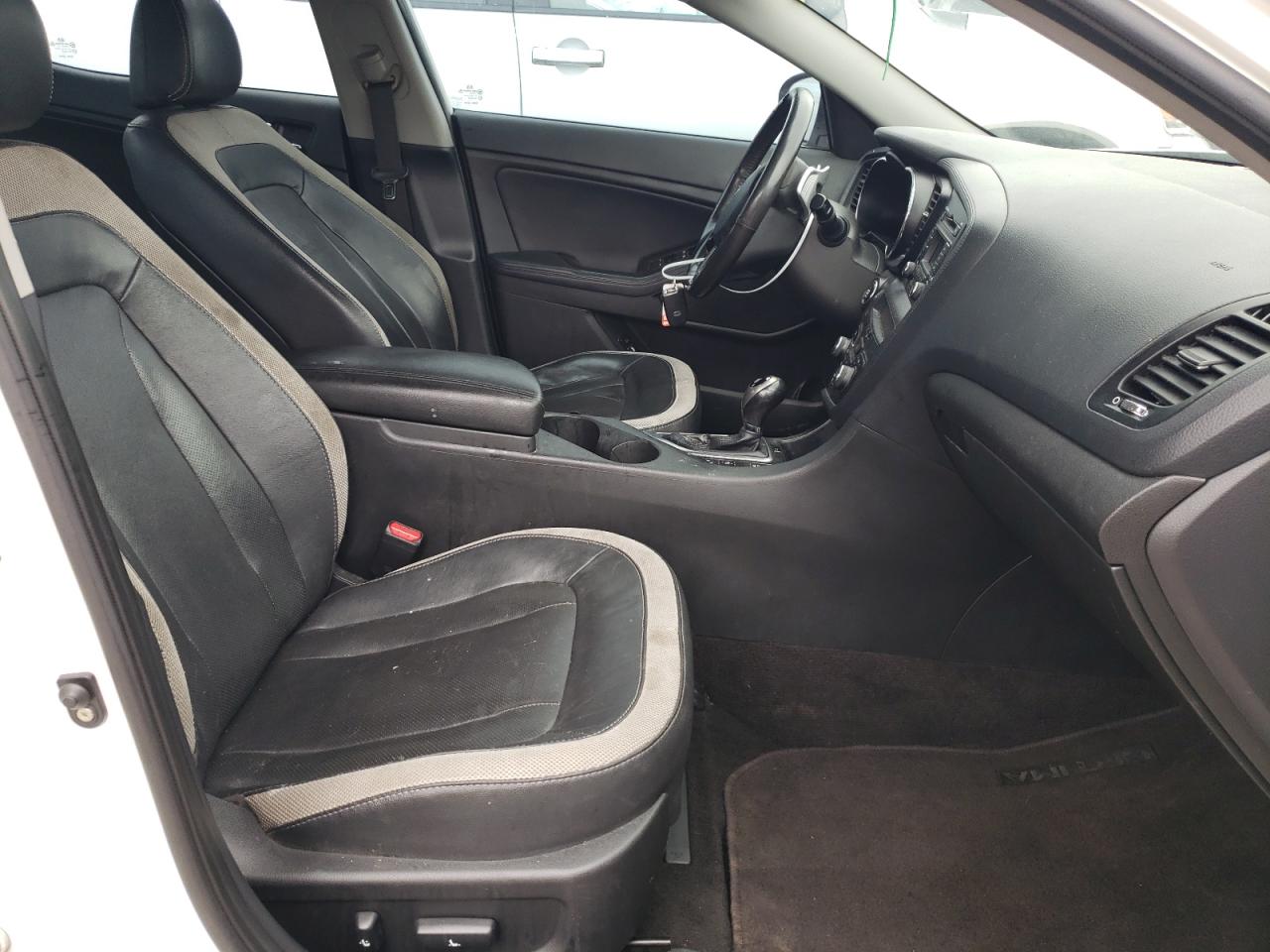 Photo 5 from auction – 2011 KIA OPTIMA SX with VIN KNAGR4A63B5162416