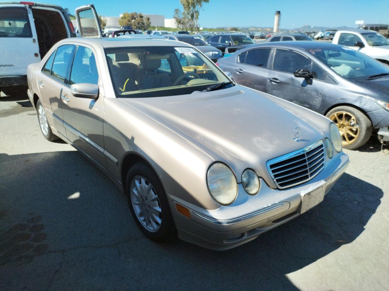 MERCEDES-BENZ E 320 2001 with VIN WDBJF65J71B166088 - Photo from auction