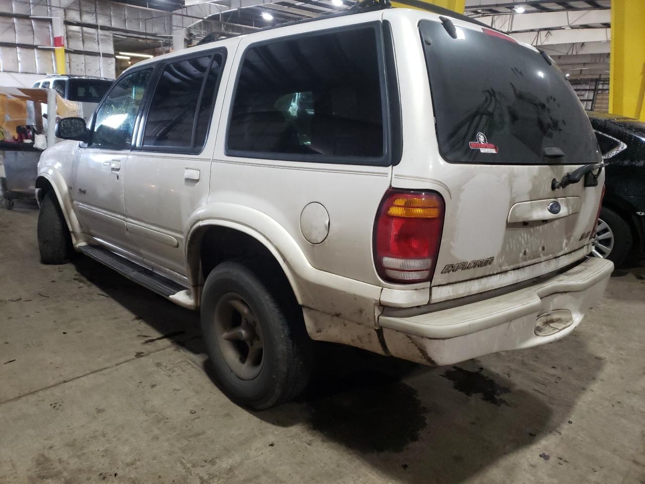 Photo 3 from auction – 2000 FORD EXPLORER L with VIN 1FMZU85P9YZA52519