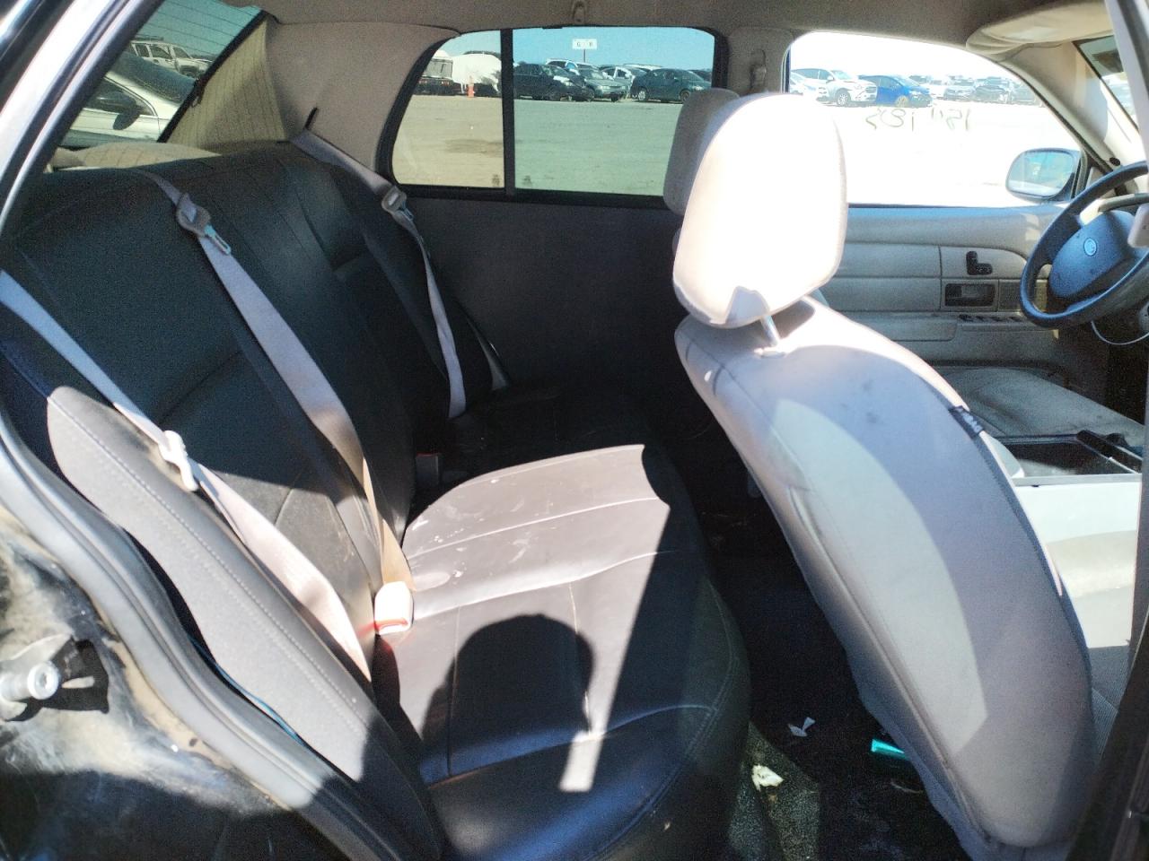 Photo 6 from auction – 2010 FORD CROWN VICT with VIN 2FABP7BV5AX131732