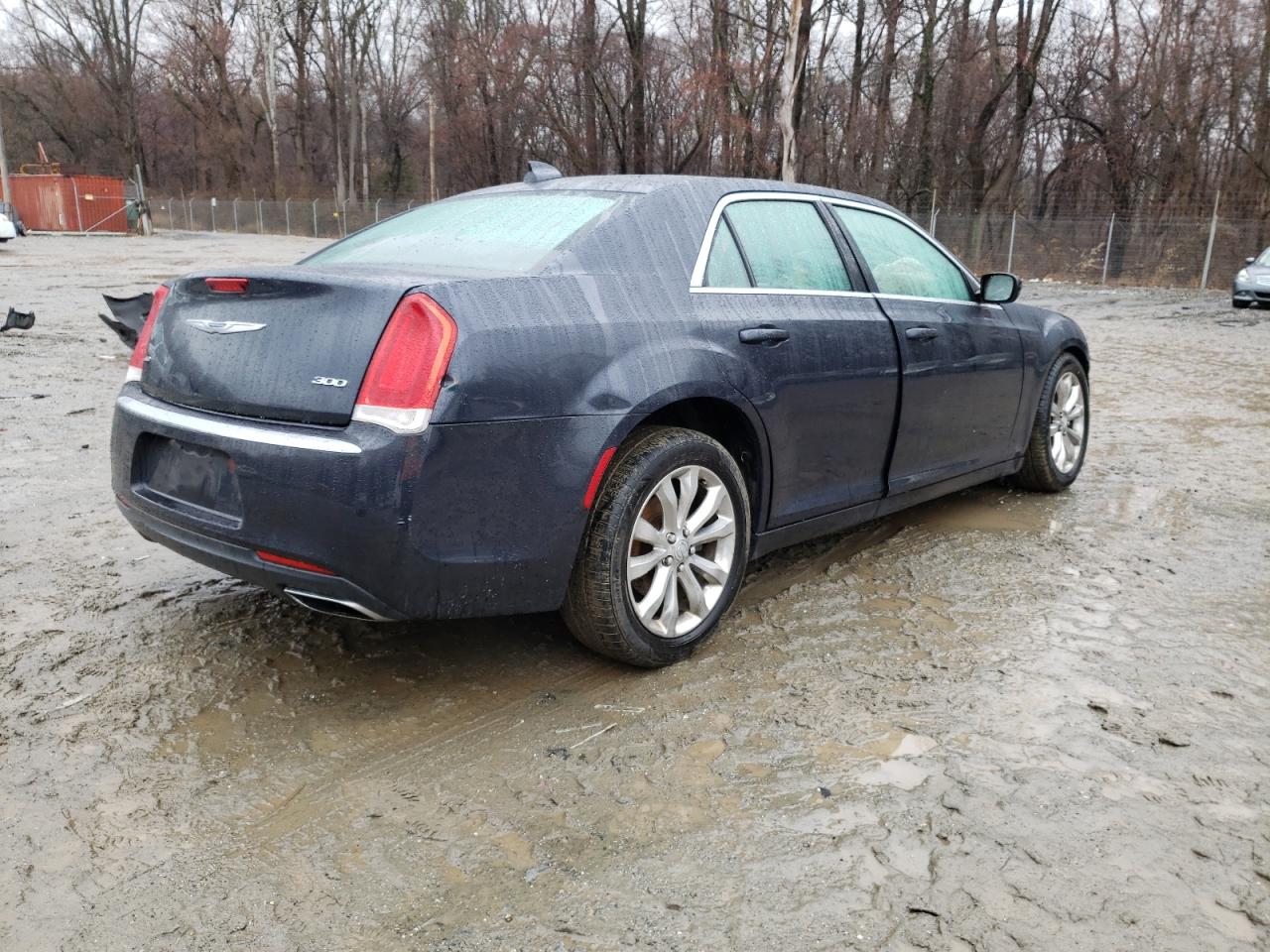 Photo 4 from auction – 2017 CHRYSLER 300 LIMITE with VIN 2C3CCARG6HH530110