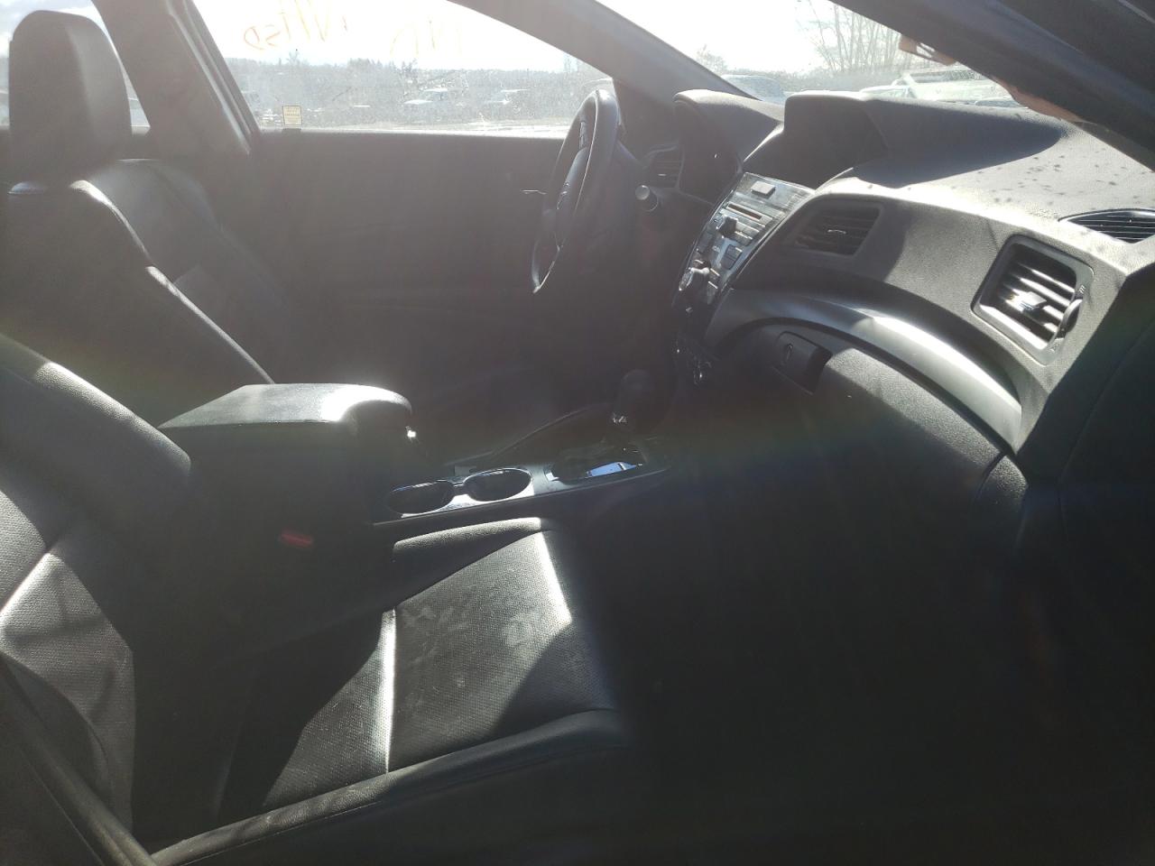 Photo 5 from auction – 2013 ACURA ILX 20 PRE with VIN 19VDE1F50DE007435